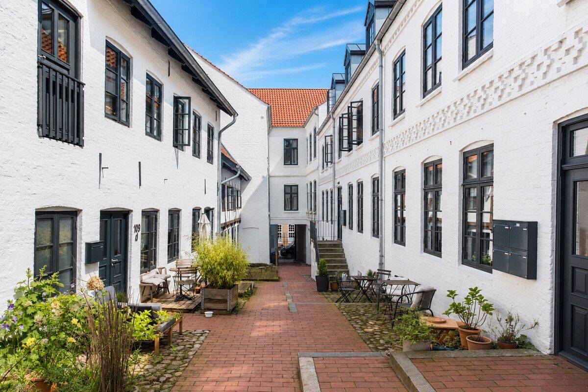 Wohn- und Geschäftshaus mit 24 Einheiten, 24939 Flensburg (Altstadt Neustadt Nordstadt Westliche Höhe)
