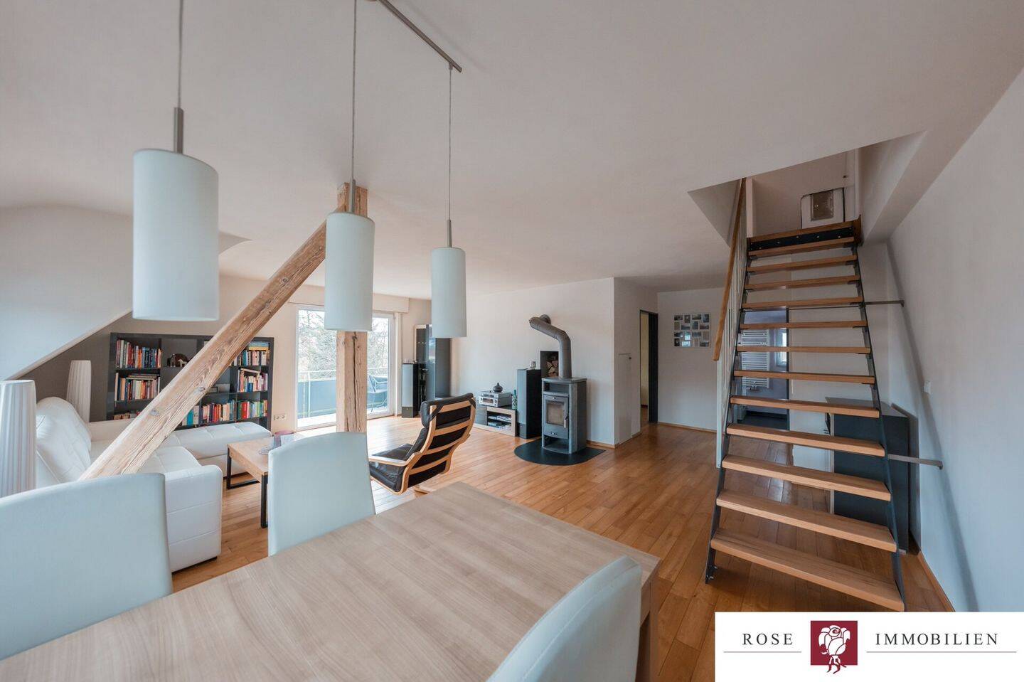 Modernisierte Maisonettewohnung mit 3,5 Zimmern, Balkon, Stellplatz und Fernsicht in Schwaikheim, 71409 Schwaikheim