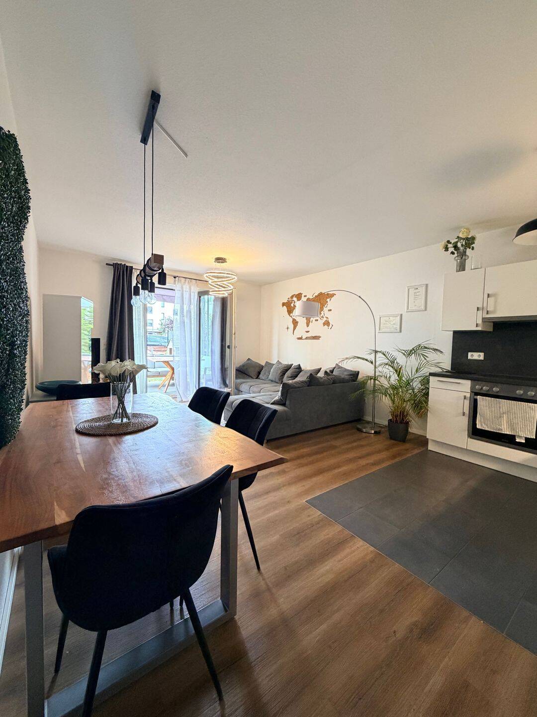Modern Furnished Apartment with Private Garden & Terrace – Move-In Ready, 1239 Dresden