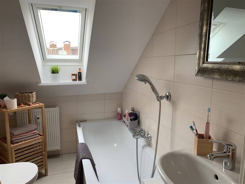 *Kleine 3-Zimmer-DG-Wohnung m. Einbauküche*, 37412 Herzberg am Harz