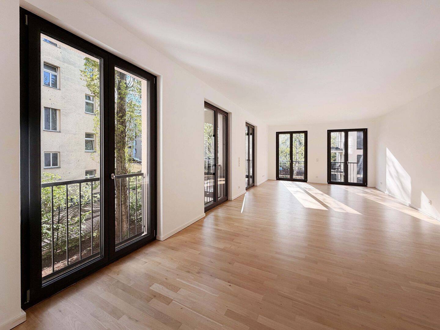 Hochwertige 3,5-Zimmer-Wohnung mit zwei Balkonen in City-Lage, 10627 Berlin (Charlottenburg-Wilmersdorf Charlottenburg)