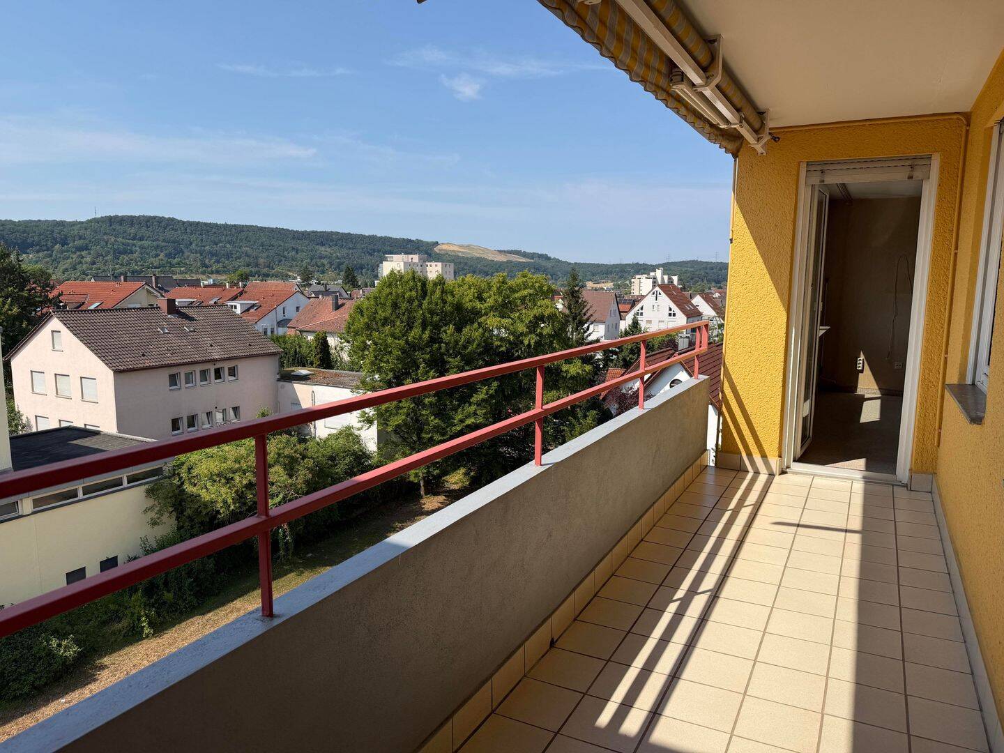 Geräumige 4,5-Zimmer Wohnung mit traumhafter Aussicht, 71229 Leonberg