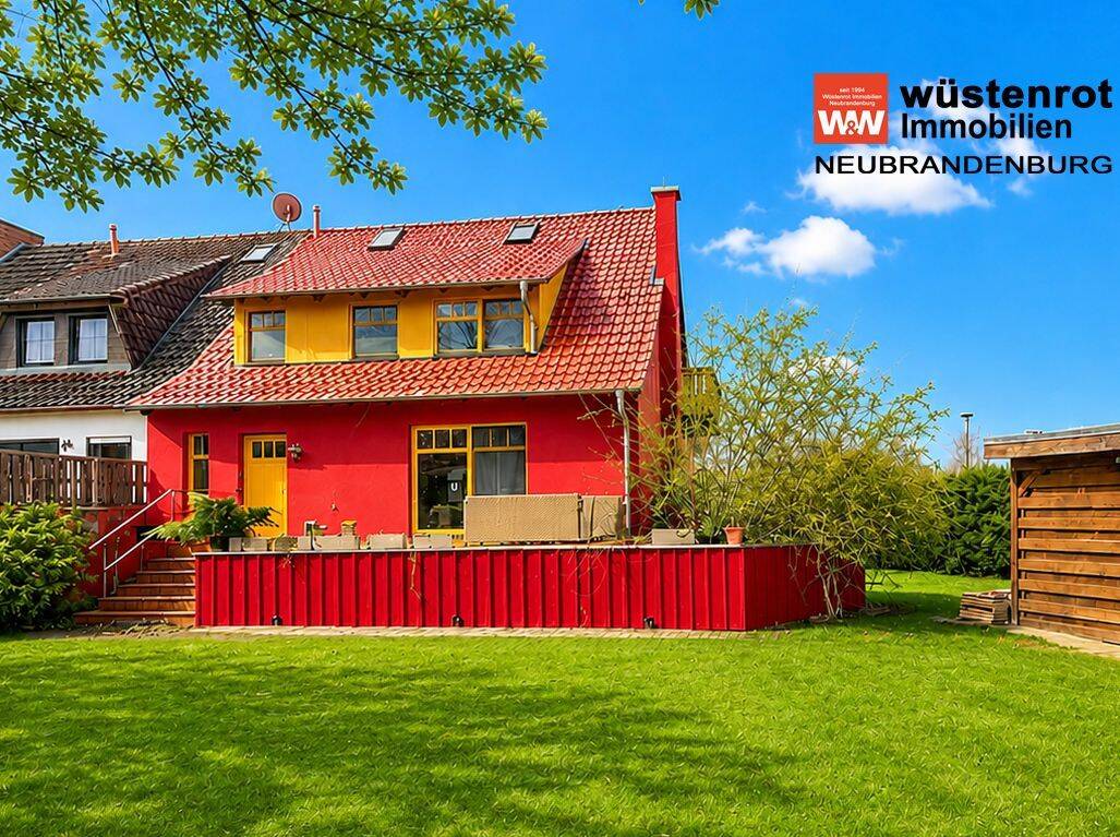 EINFACH NUR TOP UND MIT PHOTOVOLTAIK + BALKON + ZWEI BÄDER + EINBAUKÜCHE + KOCHHEXE + KAMINOFEN, 17213 Göhren-Lebbin