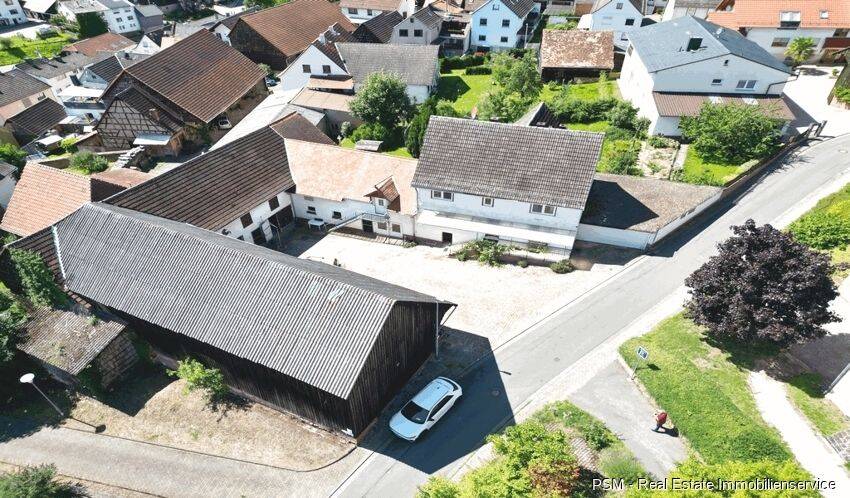 Wohnhaus/Doppel-Garage im Dreiseitenhof, ehemalige Pferdezucht mit Boxen und gr. Scheune/Heuböden, 64750 Lützelbach