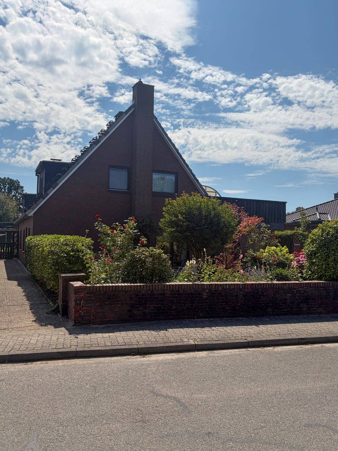 Frei werdend: Doppelhaushälfte mit 2 getrennten Wohneinheiten, Carport, Dachterrasse, Wintergarten, 24783 Osterrönfeld