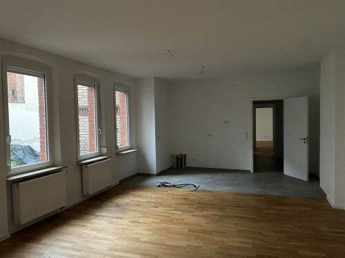 Komplett renovierte und zentral gelegene 3-Zimmer-Erdgeschosswohnung in Fürth nahe Hauptbahnhof, 90763 Fürth (Südstadt Weikershof)