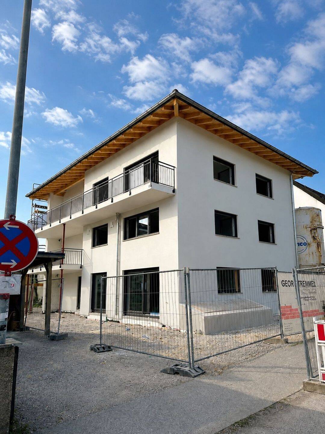 Neubau: Hochwertige 4-Zimmer-Wohnung mit großer Einbauküche und Balkon, 83022 Rosenheim (Happing Innenstadt Ost Süd West)