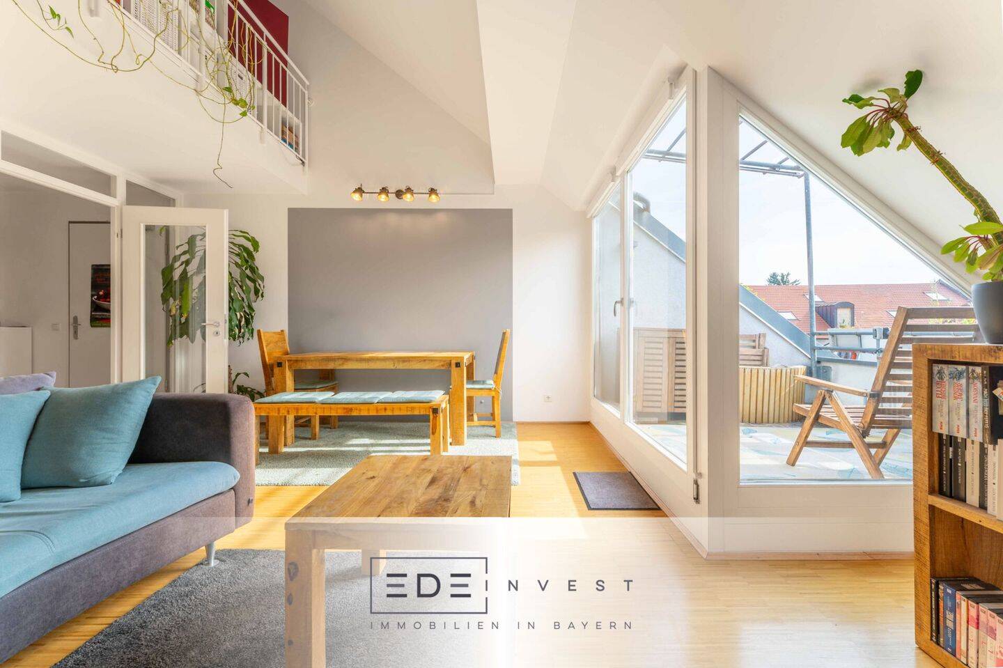Lichtdurchflutete Maisonettewohnung mit Galerie und sonniger Dachterrasse, 81927 München (Bogenhausen)