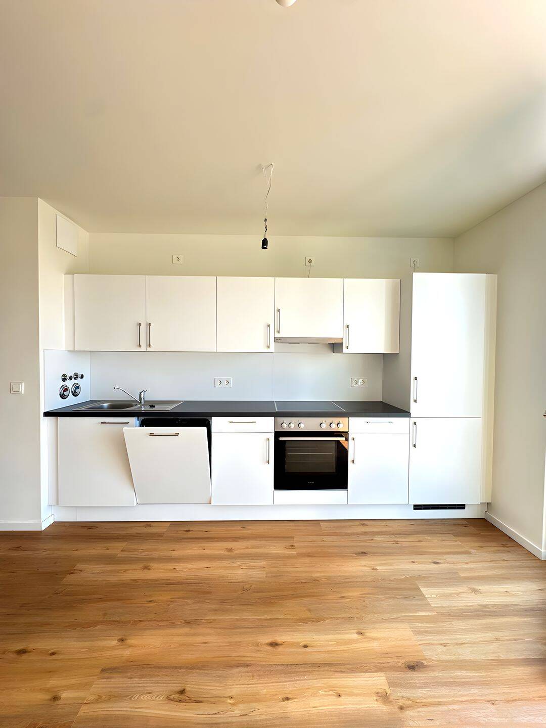 Wunderschöne 4-Zimmer-Wohnung mit großem Balkon und traumhaftem Ausblick, 12681 Berlin (Marzahn-Hellersdorf Marzahn)