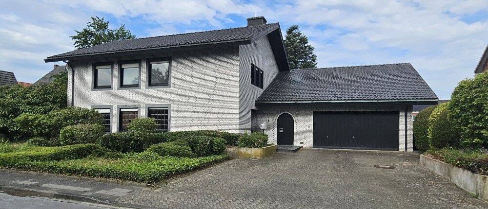 Oelde | Repräsentatives Einfamilien-Wohnhaus mit Garage, 59302 Oelde