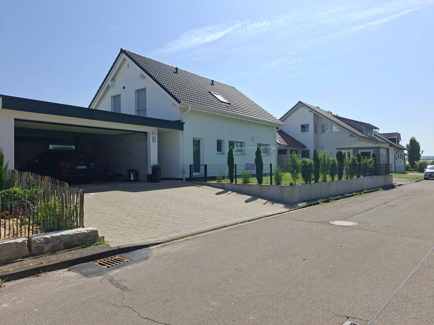Modernes Einfamilienhaus mit Doppelgarage, Garten, Pool u.v.m., 89150 Laichingen