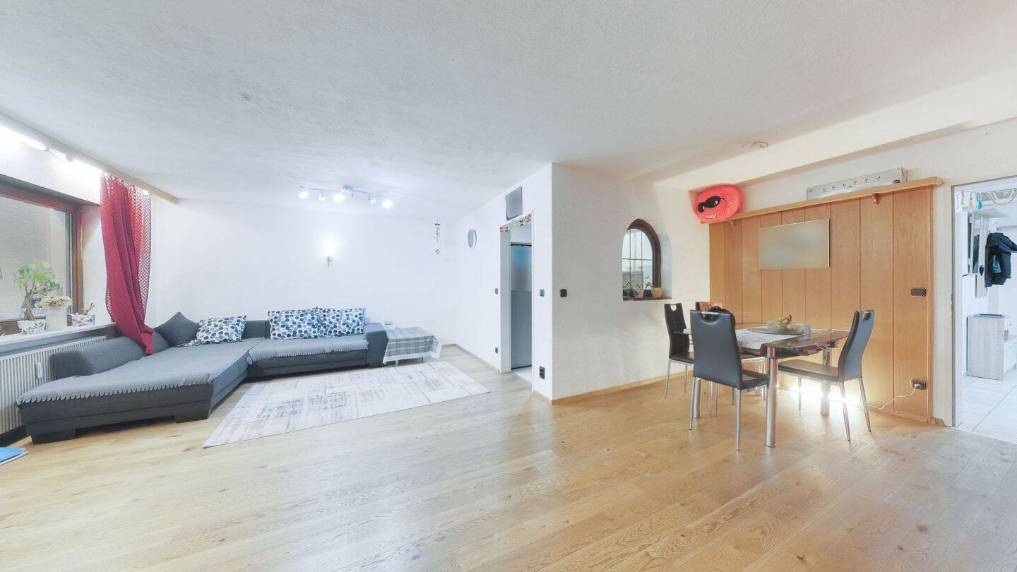 Gepflegte Erdgeschosswohnung mit zwei Terrassen und TG-Stellplatz in Wiblingen, 89079 Ulm