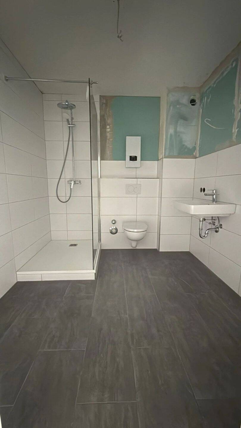 Erstbezug nach Kernsanierung: Dreizimmerwohnung im Wohnhaus mit Balkon, 42579 Heiligenhaus