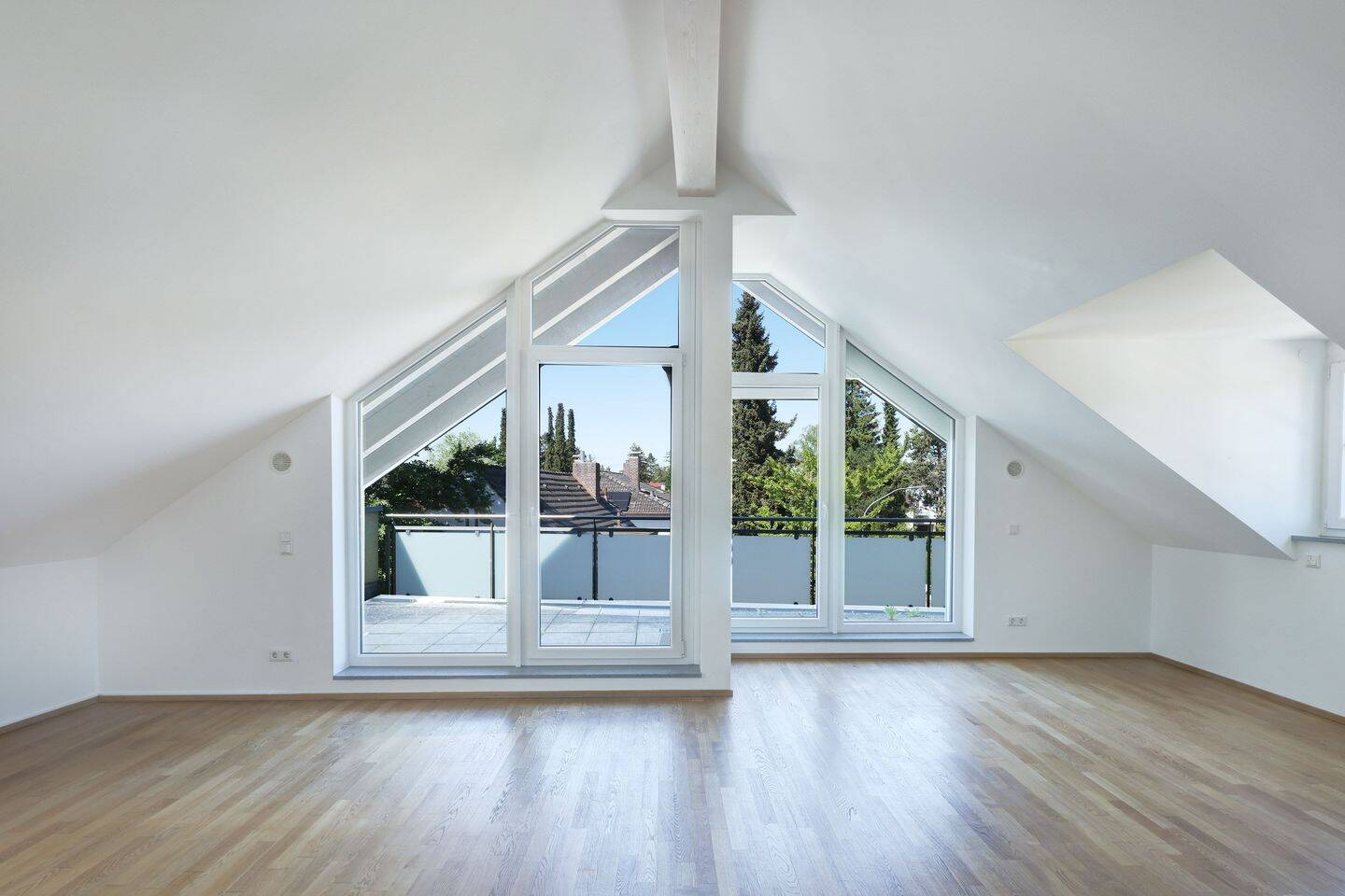 Elegante 2-Zimmer-Dachterrassenwohnung mit Hobbyraum in idyllischer Lage in Hartmannshofen!, 80997 München (Allach-Untermenzing Moosach Pasing-Obermenzing)