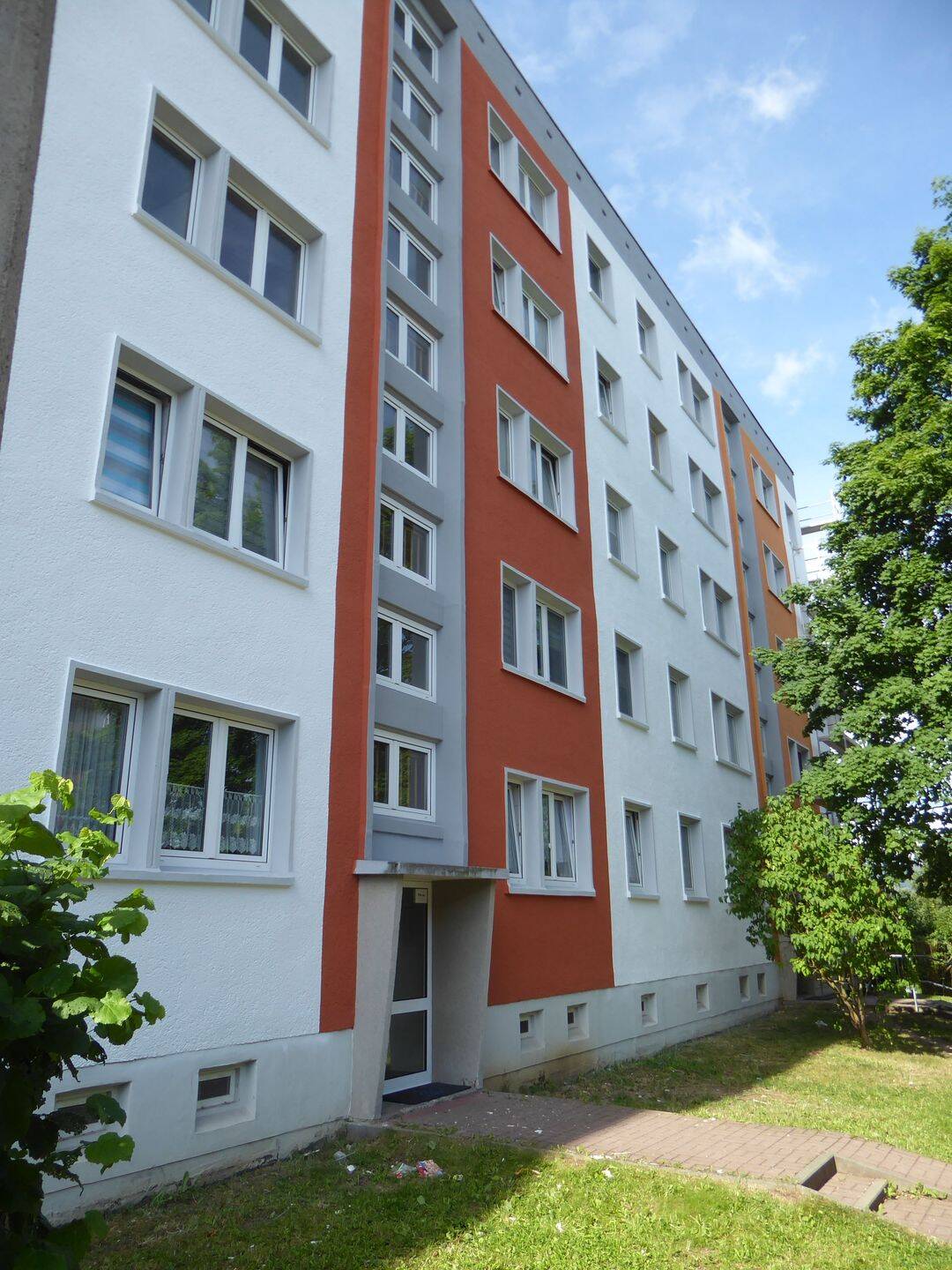 helle 3-Raum-Wohnung mit Balkon und kostenl. Stellplatz, 7318 Saalfeld/Saale