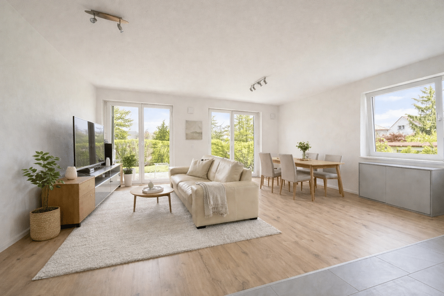 Exklusive 3-Zimmer-Gartenwohnung in Bestlage von Stuttgart-Möhringen – direkt am Grünstreifen!, 70567 Stuttgart (Möhringen)