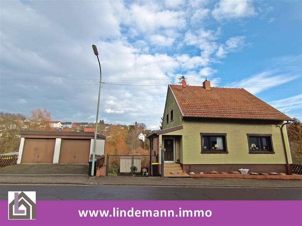 Einfamilienhaus mit großem Grundstück und mehreren Garagen, 66287 Quierschied