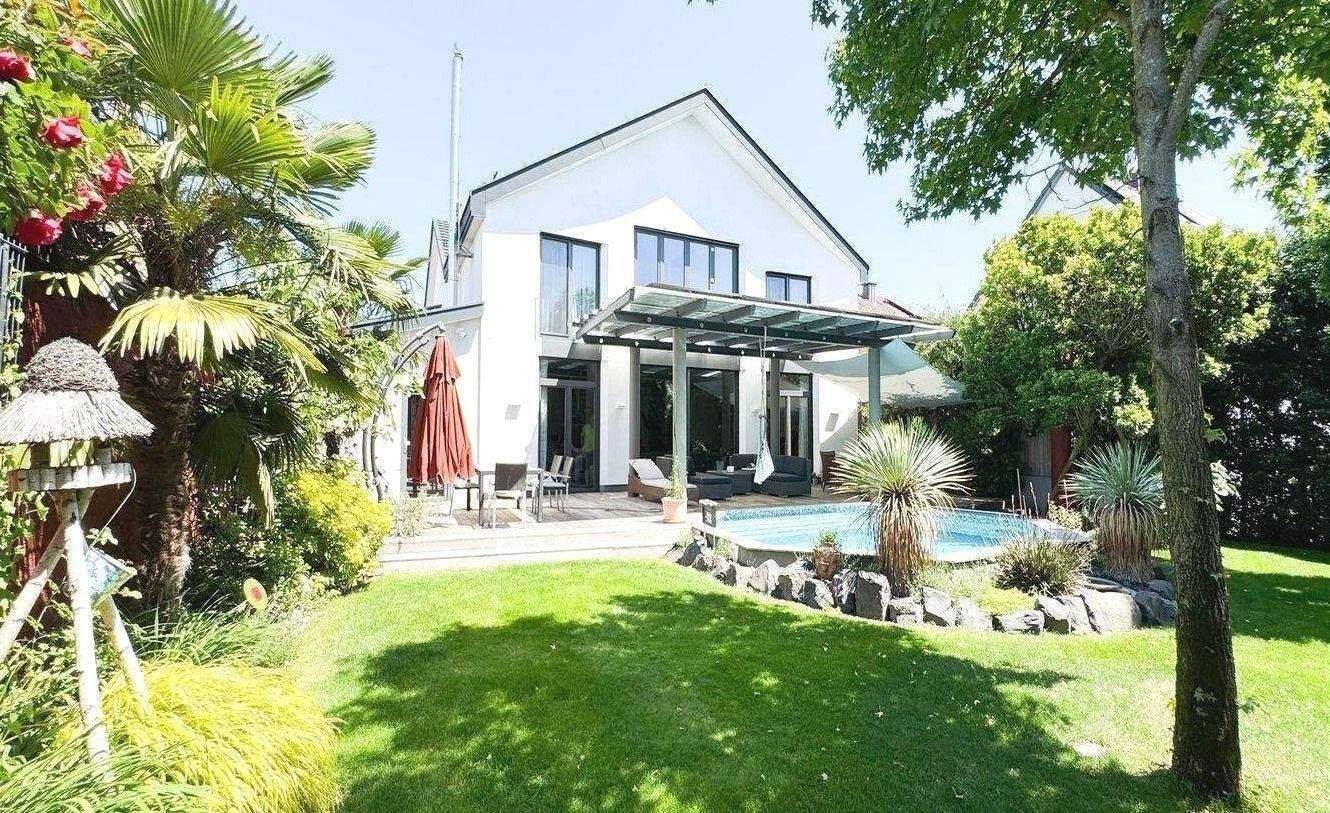 EXKLUSIVE HIGHTECH-VILLA – IHR RÜCKZUGSORT AN HEIßEN SOMMERTAGEN, 76287 Rheinstetten