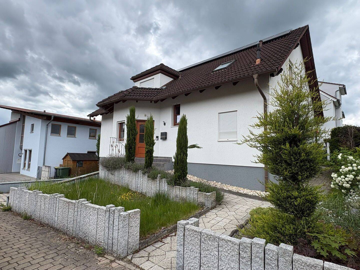 Komfortables Einfamilienhaus mit Doppelgarage und Garten – ideal für Familien in Öschelbronn, 75223 Niefern-Öschelbronn