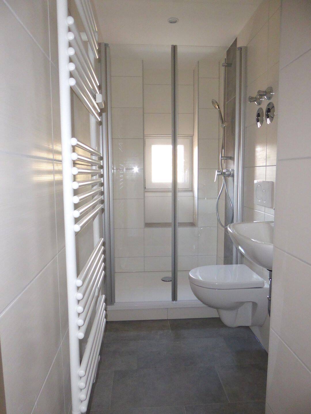komplett neu sanierte 2-Raum-Wohnung in Unterwellenborn, 7333 Unterwellenborn