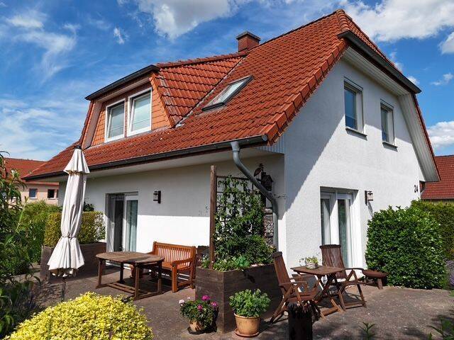 Massiv gebautes Einfamilienhaus mit Vollkeller in Laage, 18299 Laage