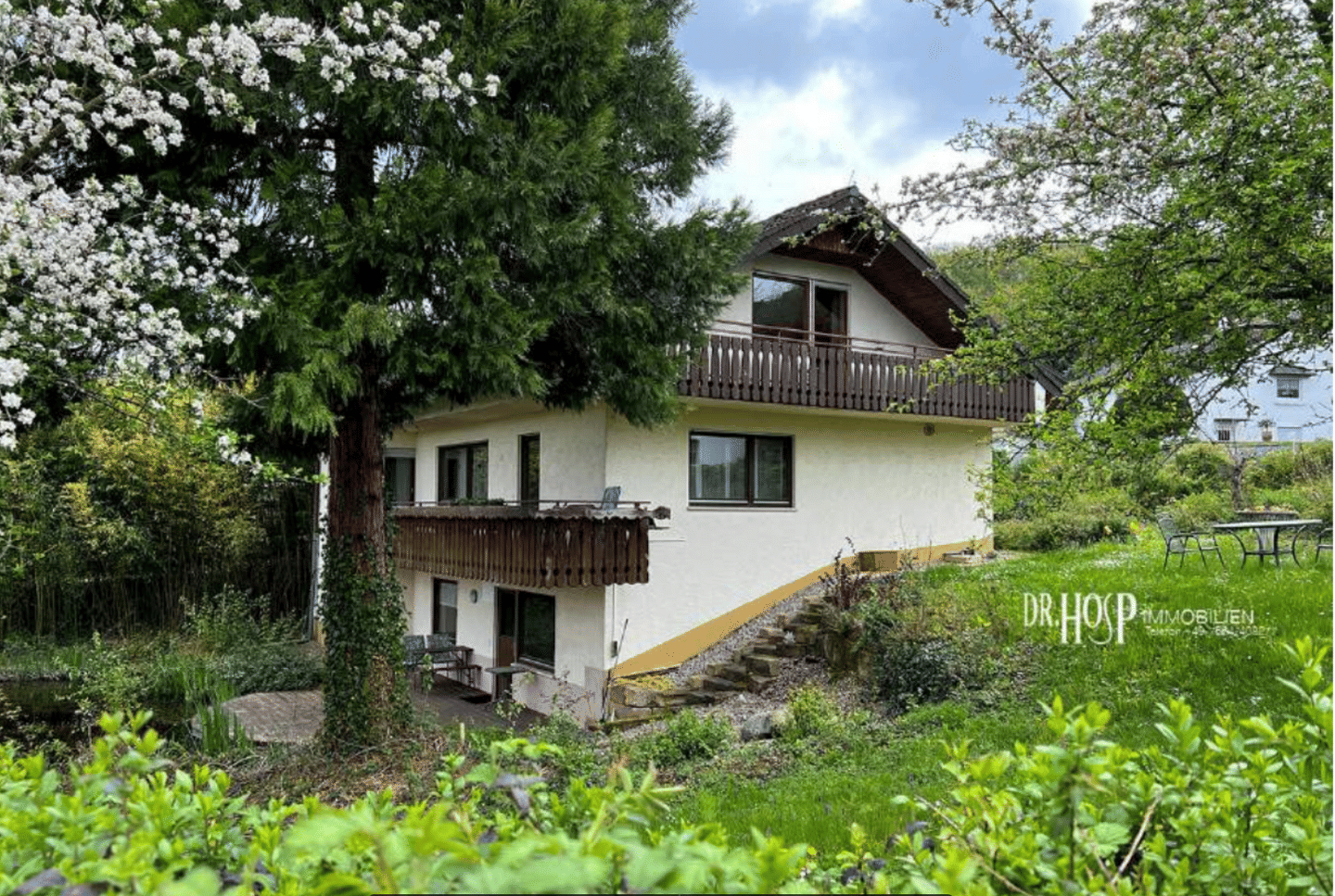 Grosses 2-Generationen-Haus + enorme Sanierungszuschüsse + riesiges Grundstück + mit Schwimmteich + … Bezug kurzfristig möglich, 79379 Müllheim
