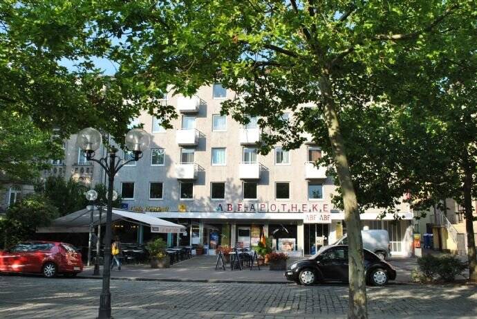 Wohnen im Herzen von Fürth – Große 1-Zimmer-Whg. mit Parkett und Einbauküchenzeile, 90762 Fürth (Innenstadt)