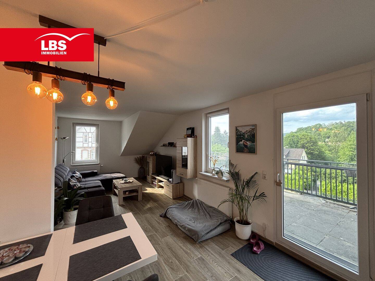 Lichtdurchflutete 5-Zimmer-Wohnung mit großen Balkon, 34346 Hann. Münden