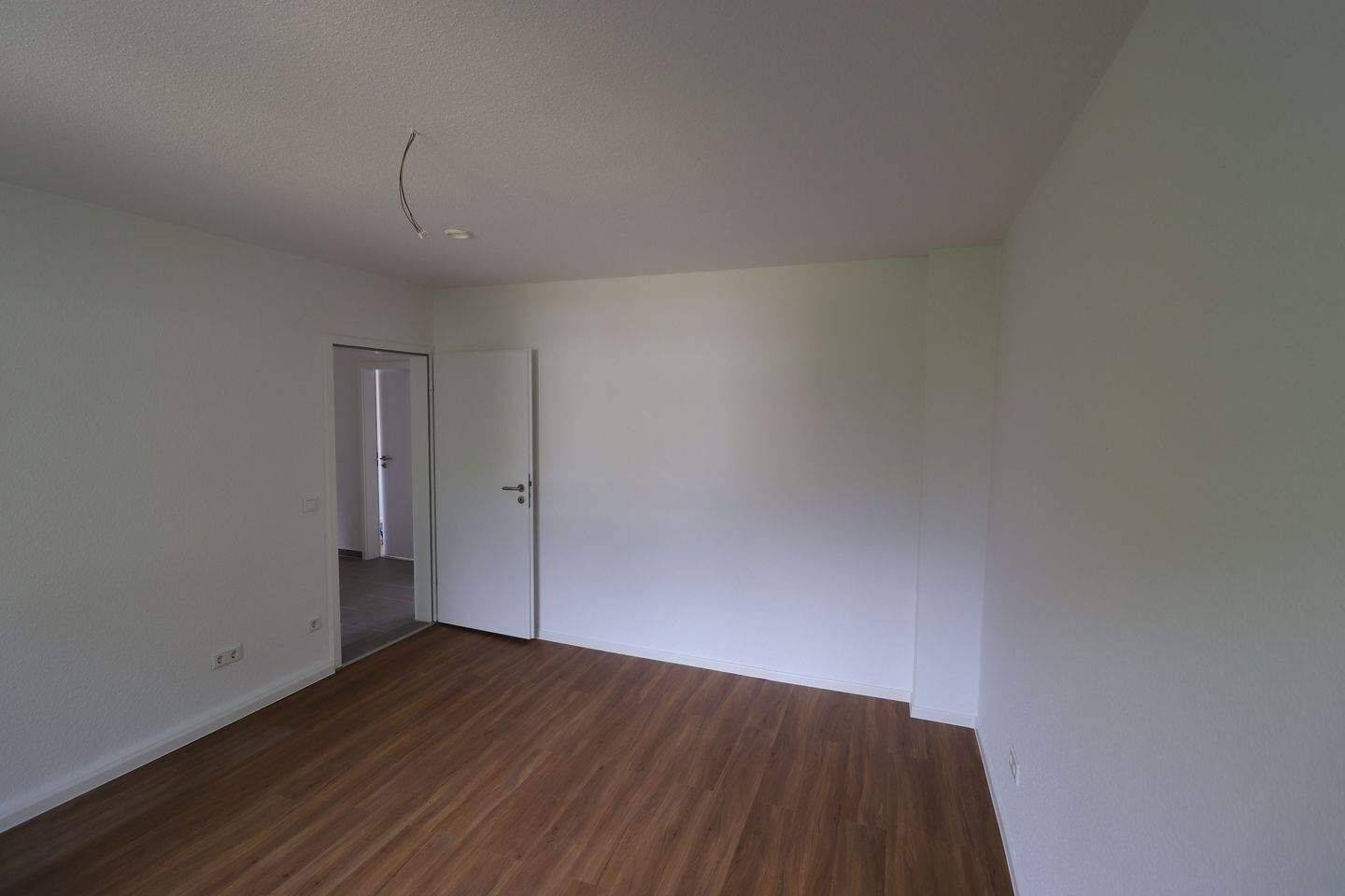 Ab 01.10. komplett modernisierte 3,5-Raum Wohnung mit Winterdienst, Treppenhausreinigung und Fernwärme, 46117 Oberhausen