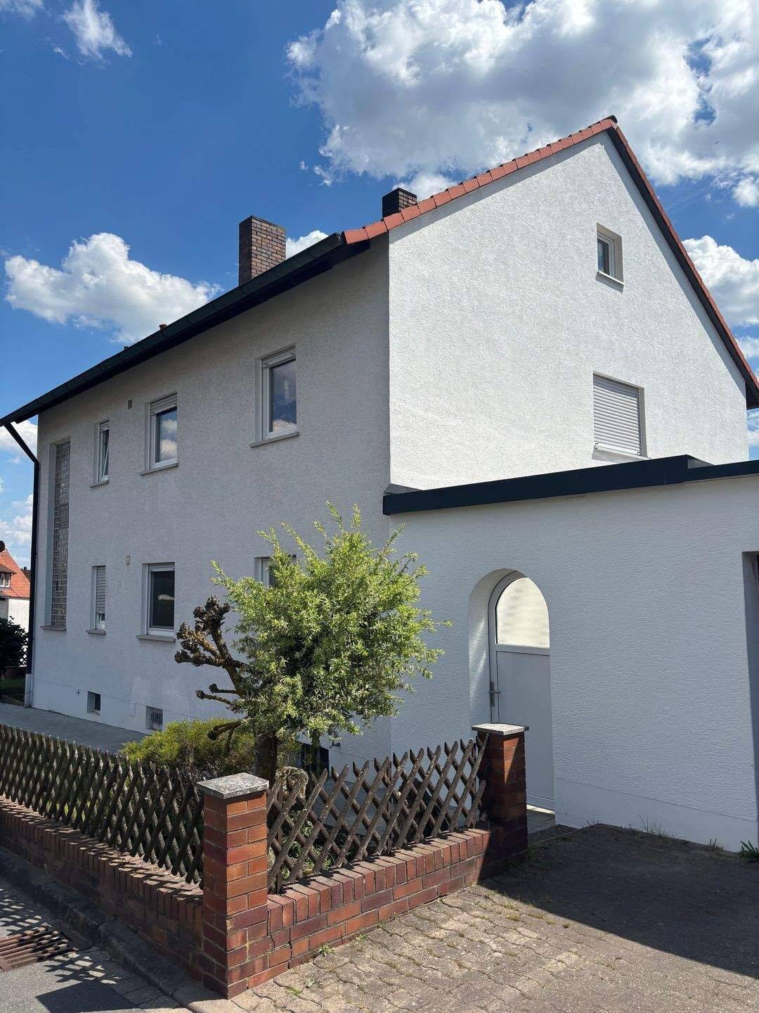 Zweifamilienhaus mit Carport in Weisendorf – Buch, 91085 Weisendorf