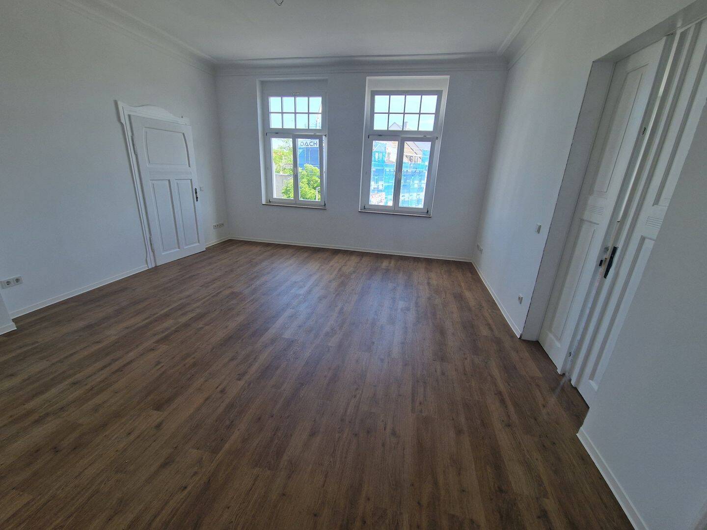Große 6 RW + 2 Balkone + Badewanne + Dusche + Fußbodenheizung + frisch saniert