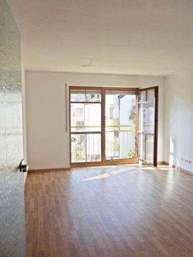helle, sonnige 2-Raum-Wohnung im 2OG mit Tiefgaragenstellplatz, 4736 Waldheim