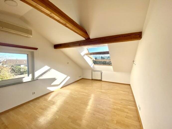 Helle 2+1-Zimmer-Dachgeschosswohnung mit Klimaanlage & Einbauküche – Wohnen, wo andere Urlaub machen, 90562 Heroldsberg