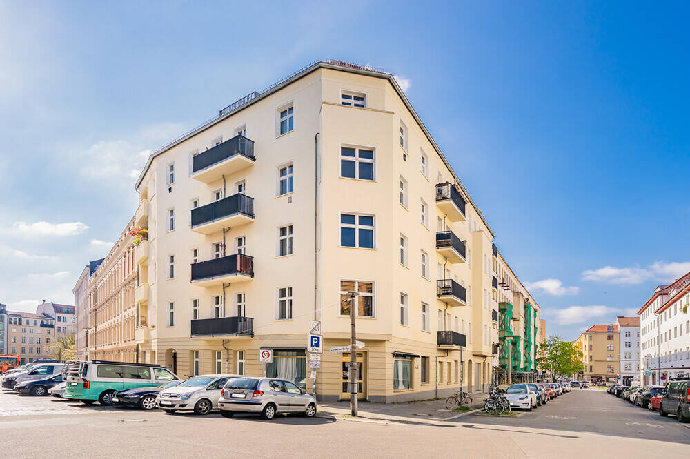 2-bedroom apartment in a prime location: stucco, wooden floors, and a balcony! Ready to move in!, 10119 Berlin (Mitte Prenzlauer Berg)