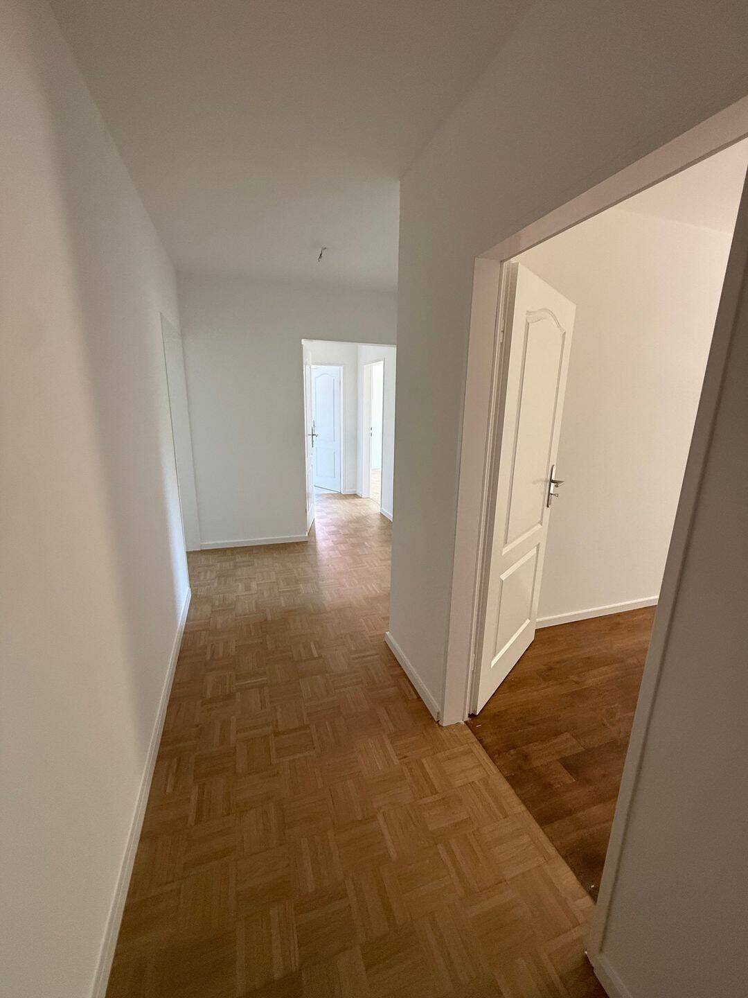 Zentrale 4-Zimmer Wohnung, 5 Minuten ca. zu Fuß vom See, 82319 Starnberg