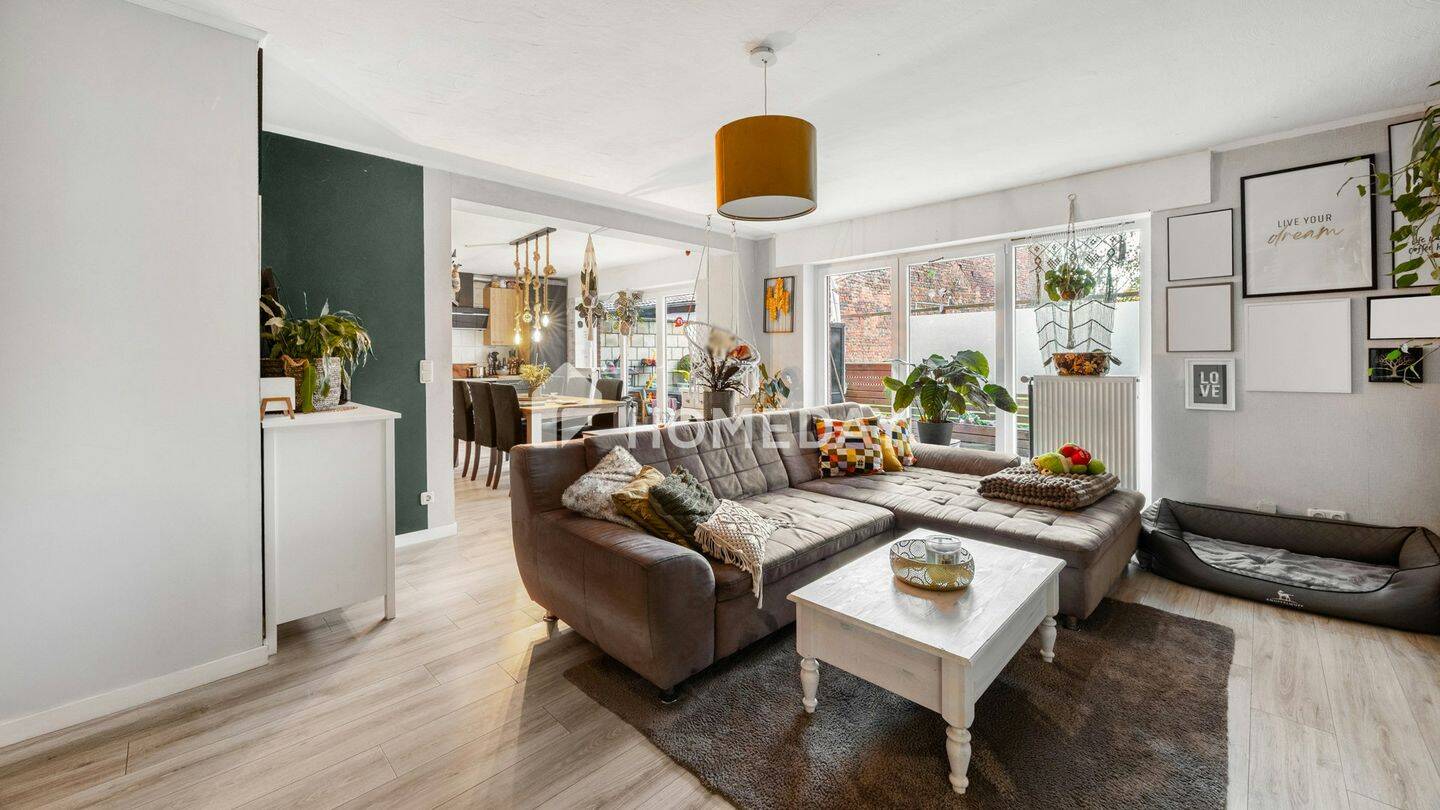 Lichtdurchflutetes EG mit offener Küche, überdachter Terrasse und klarer Raumaufteilung, 52428 Jülich
