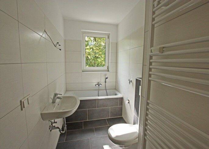 3-Raum-Wohnung mit Badewanne und großem Balkon, 39387 Oschersleben (Bode)