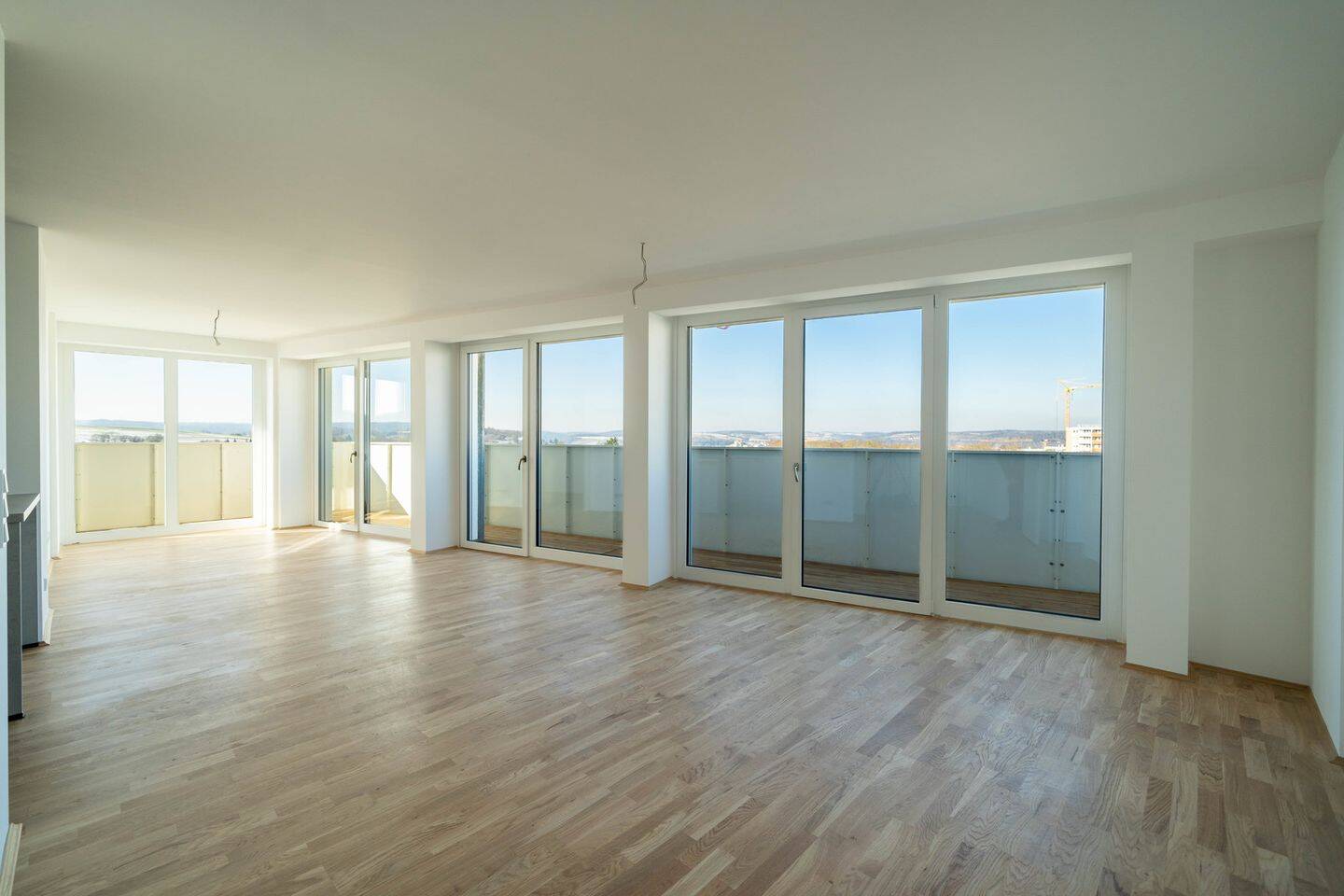 Lichtdurchflutete Dreizimmerwohnung mit Bad und Gäste-WC, großem Balkon und Einbauküche, 93051 Regensburg (Galgenberg Großprüfening-Dechbetten-Königswiesen Kumpfmühl-Ziegetsdorf-Neuprüll)