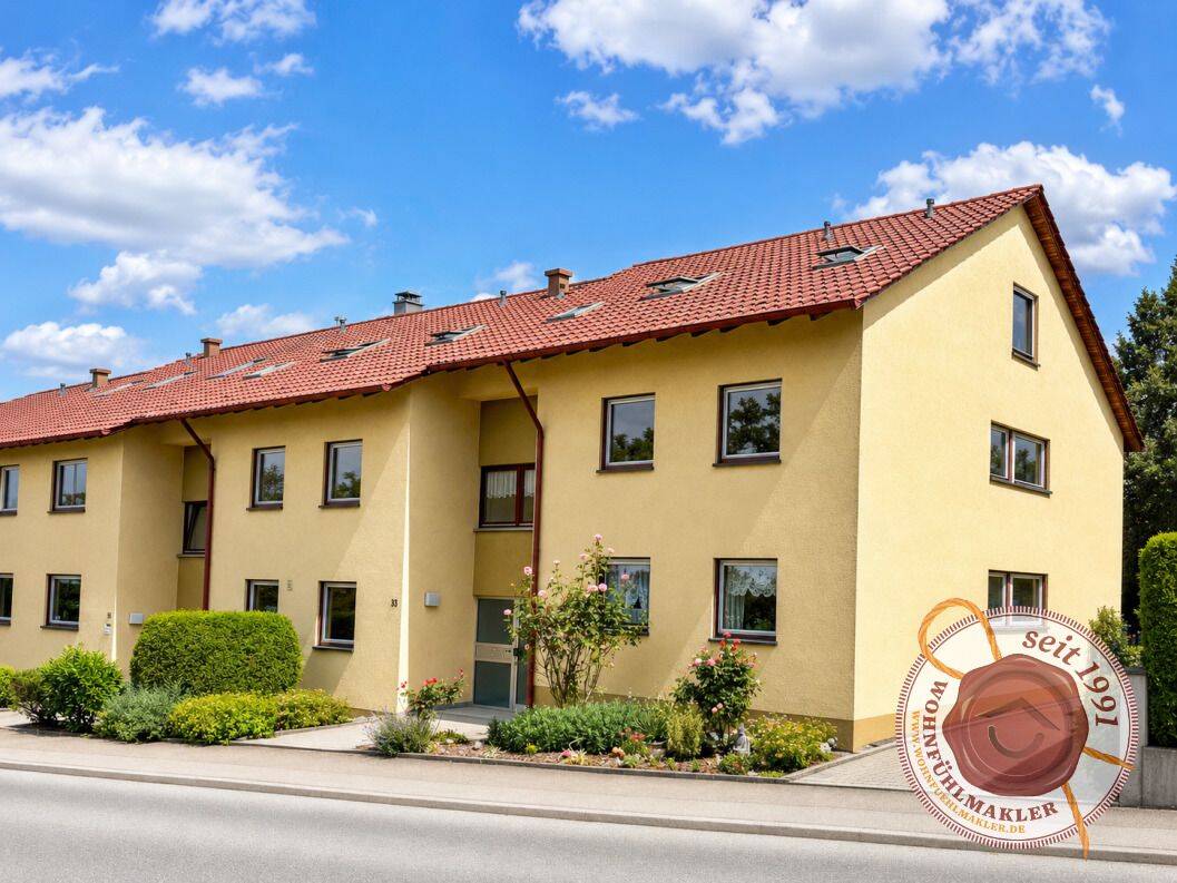 Zentrumsnah wohnen oder investieren: 2-Zimmer-Dachgeschosswohnung mit Loggia in Balingen!, 72336 Balingen