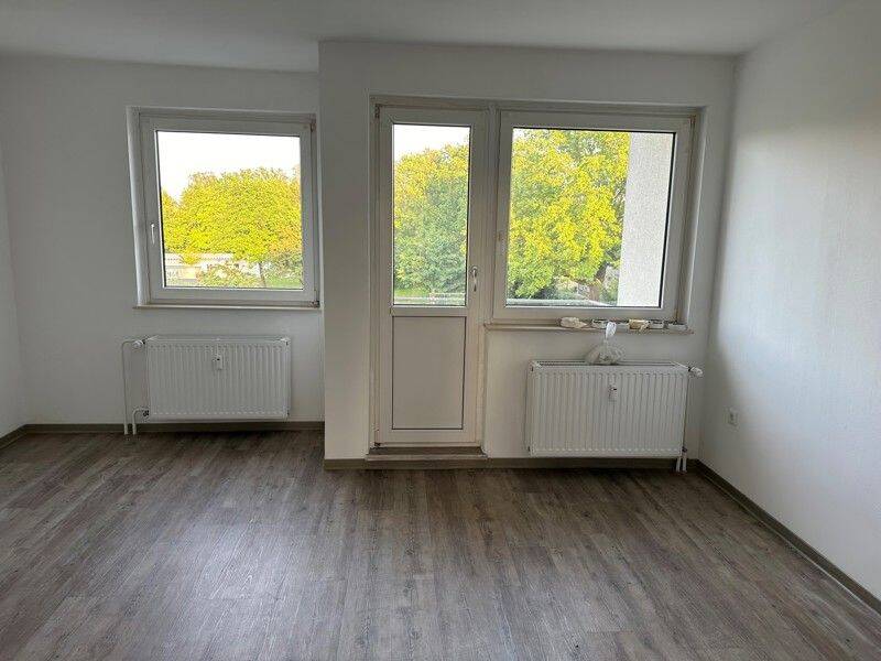 Renovierte 2,5-Zimmer-Wohnung im Erdgeschoss, 28309 Bremen (Hemelingen Sebaldsbrück)