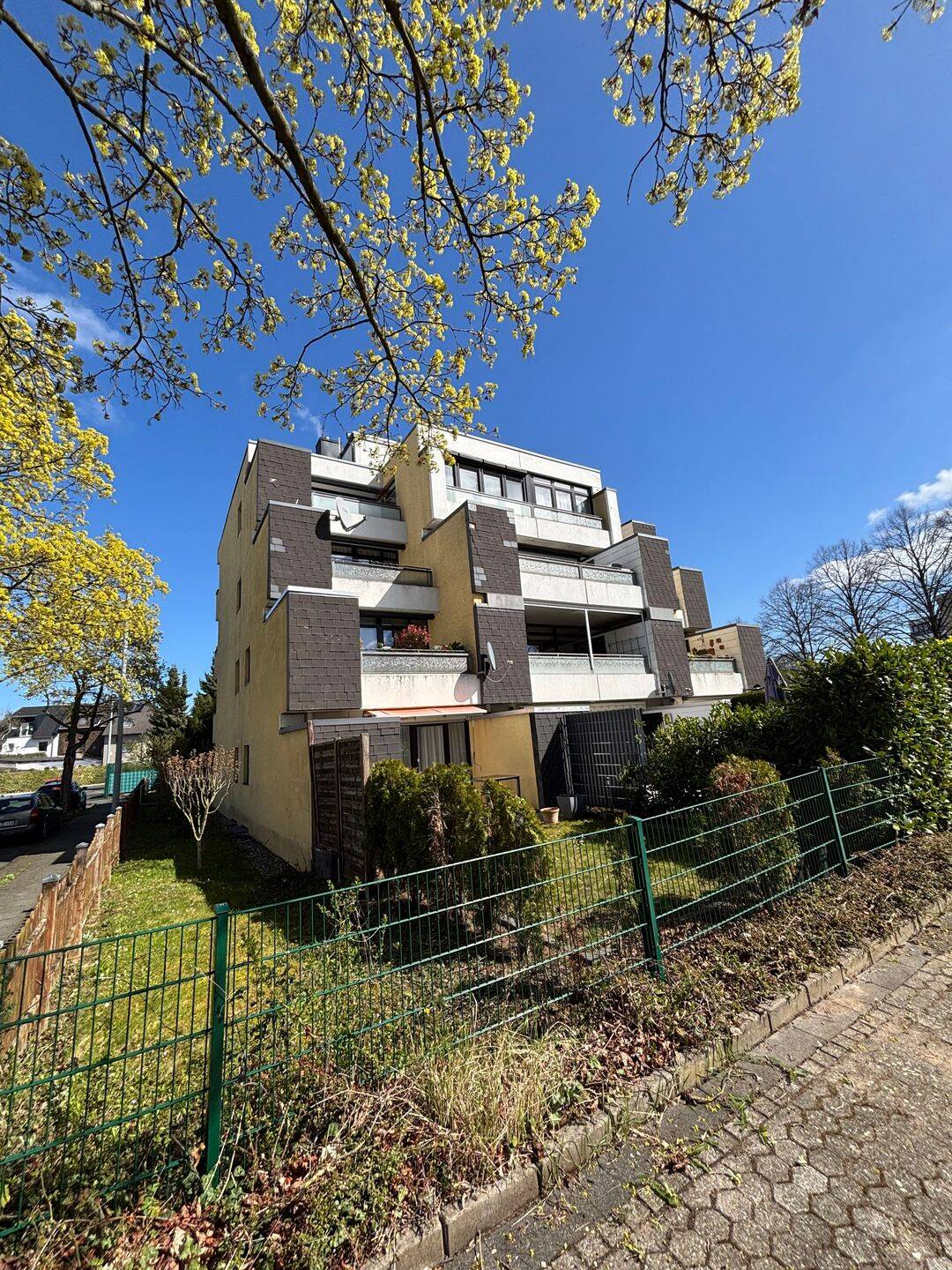 Gemütliches Appartement mit großem Sonnenbalkon in Bornheim-Roisdorf, 53332 Bornheim