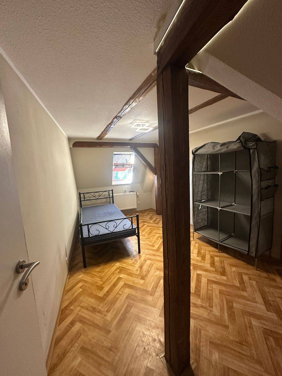 Renoviertes, möbliertes WG-Zimmer in Erlangen Süd – 550 € warm, 91052 Erlangen (Anger Erlangen-Ost Erlangen-Süd Innenstadt)