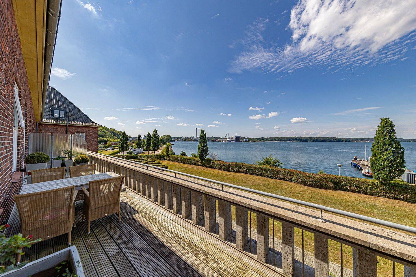 Exklusives Wohnen in erster Wasserlage – Traumwohnung mit Panoramablick über die Flensburger Förde, 24944 Flensburg (Fruerlund Mürwik)