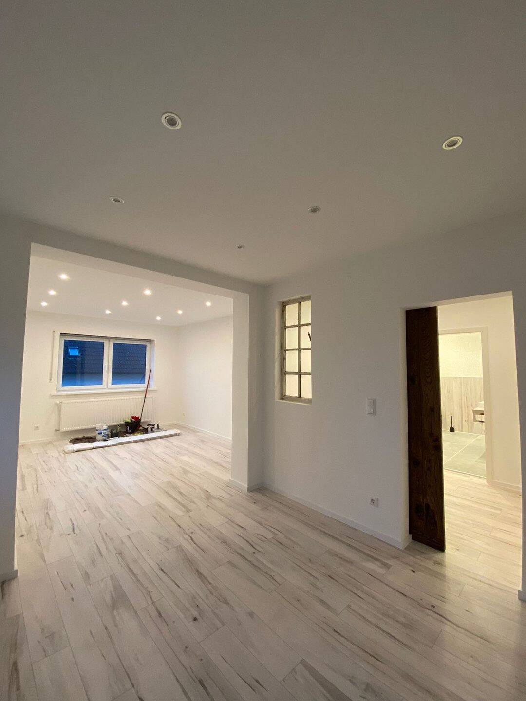 Stilvolle 2-Zimmer-Wohnung mit exklusivem Badezimmer, hochwertiger Einbauküche und vielen Design-Highlights, 93133 Burglengenfeld
