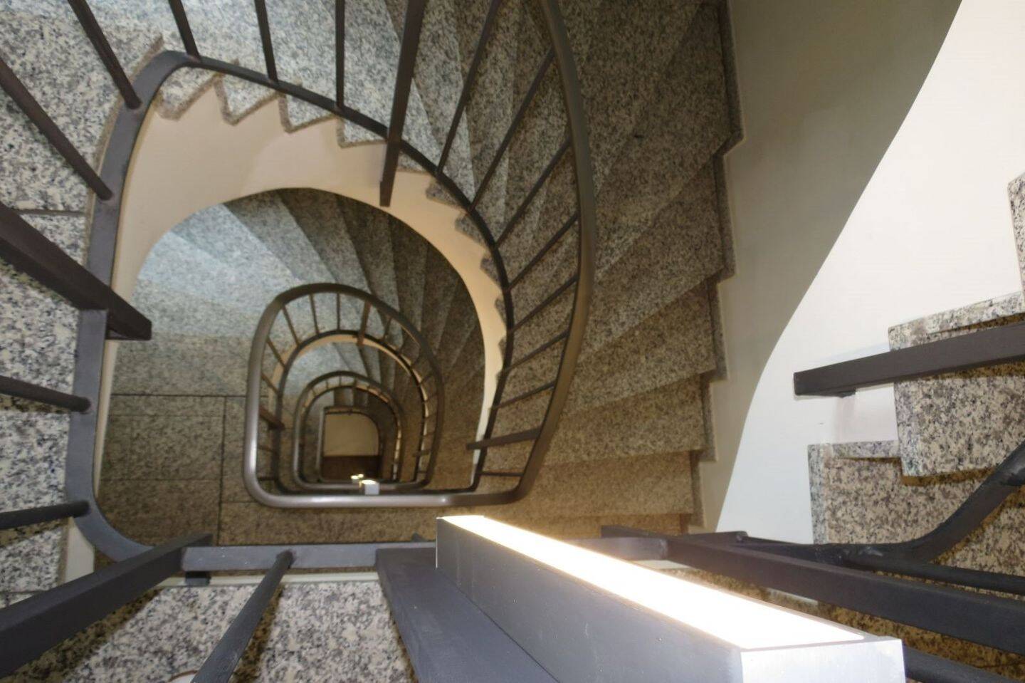Möbliertes Apartment in gepflegten Zustand, vermietet, ca. 4 % Rendite, 80807 München (Milbertshofen-Am Hart Schwabing-Freimann)