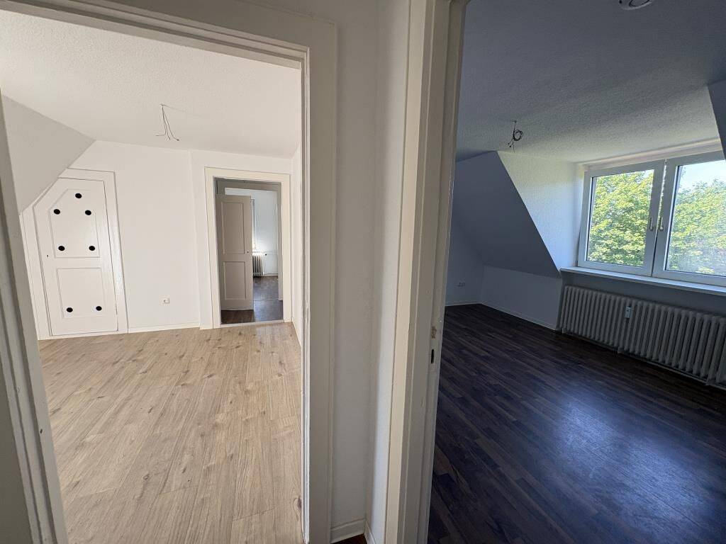 Renovierte 3-Zimmer-Dachgeschosswohnung in Geestemünde, 27570 Bremerhaven (Geestemünde)