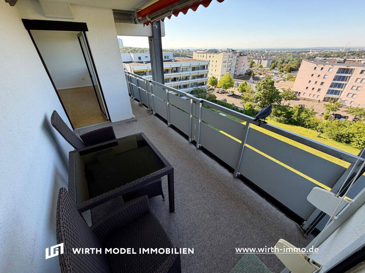 Großzügige und lichtdurchflutete Drei-/Vier-Zimmer-Wohnung mit Balkon und TG-Stellplatz, 97422 Schweinfurt
