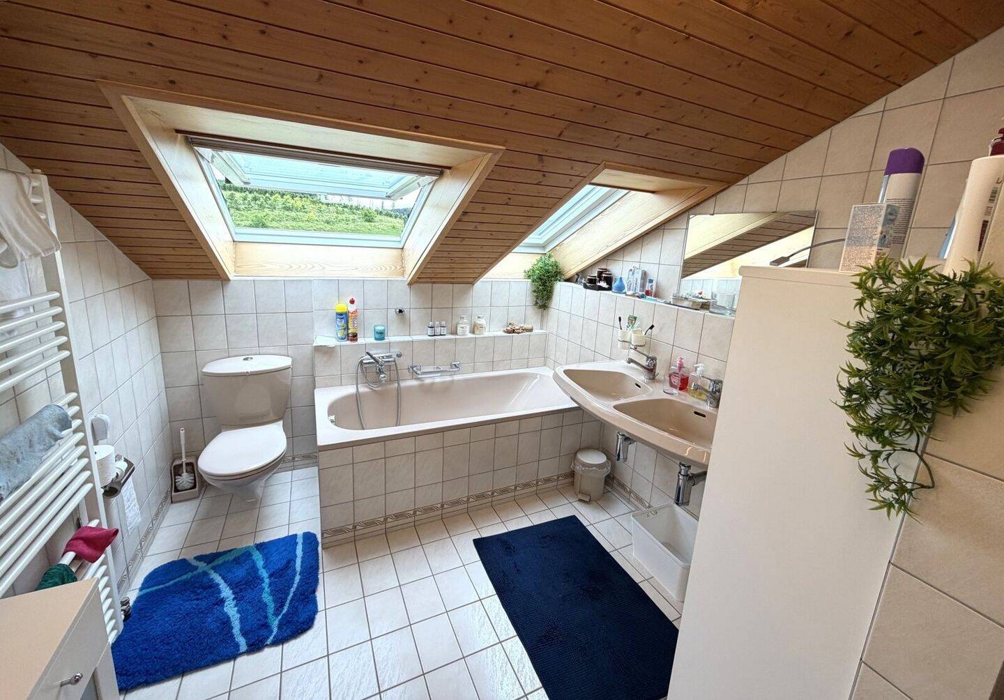 ETAGENWOHNUNG mit 2 Bädern, 2 Balkonen, 1 Terrasse, Keller, Stellplatz…, 78266 Büsingen am Hochrhein