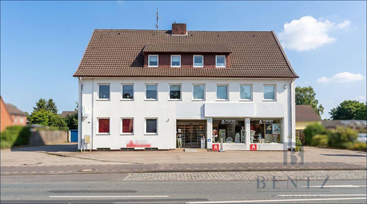 Wohn- und Geschäftshaus und Garagen in Langen, 27607 Geestland