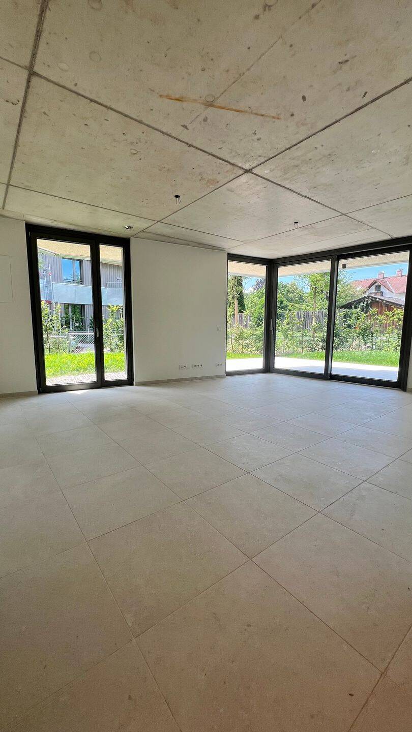 Neubau-3-Zimmer-Wohnung im Erdgeschoss mit ca. 94 m², Süd-West-Terrasse und eigenem Garten & Küche, 83024 Rosenheim (Fürstätt Ost Süd West Westerndorf Sankt Peter)